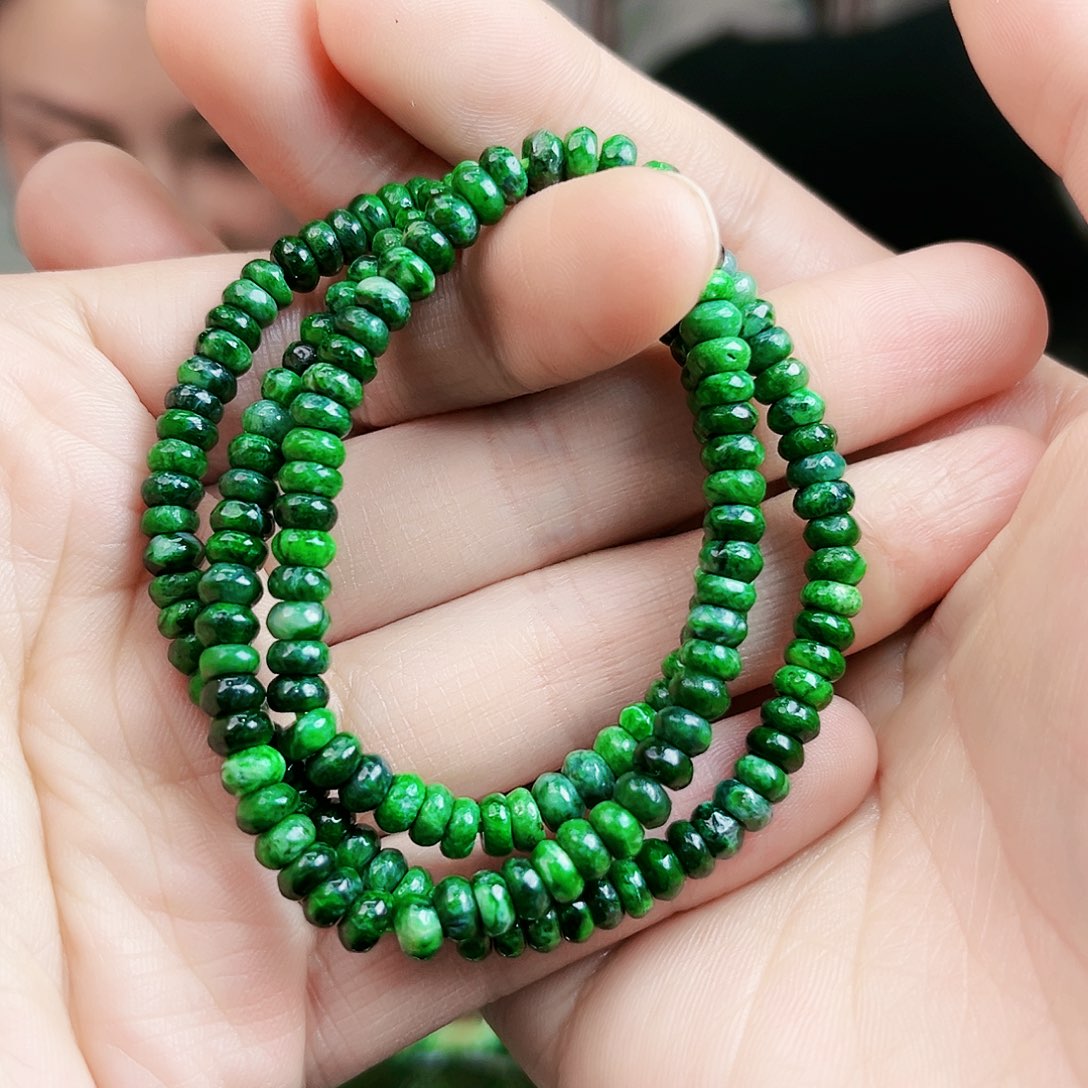 翡翠颈饰未镶嵌项链