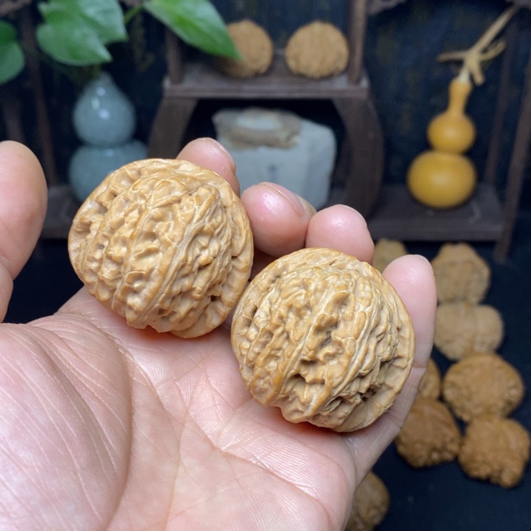 文玩核桃吊坠山*子41白狮子