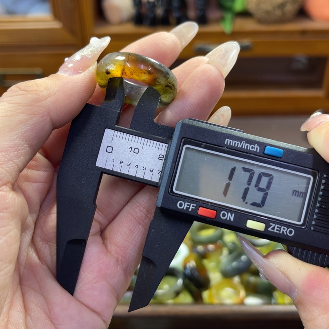 蛇纹石玉未镶嵌手镯116