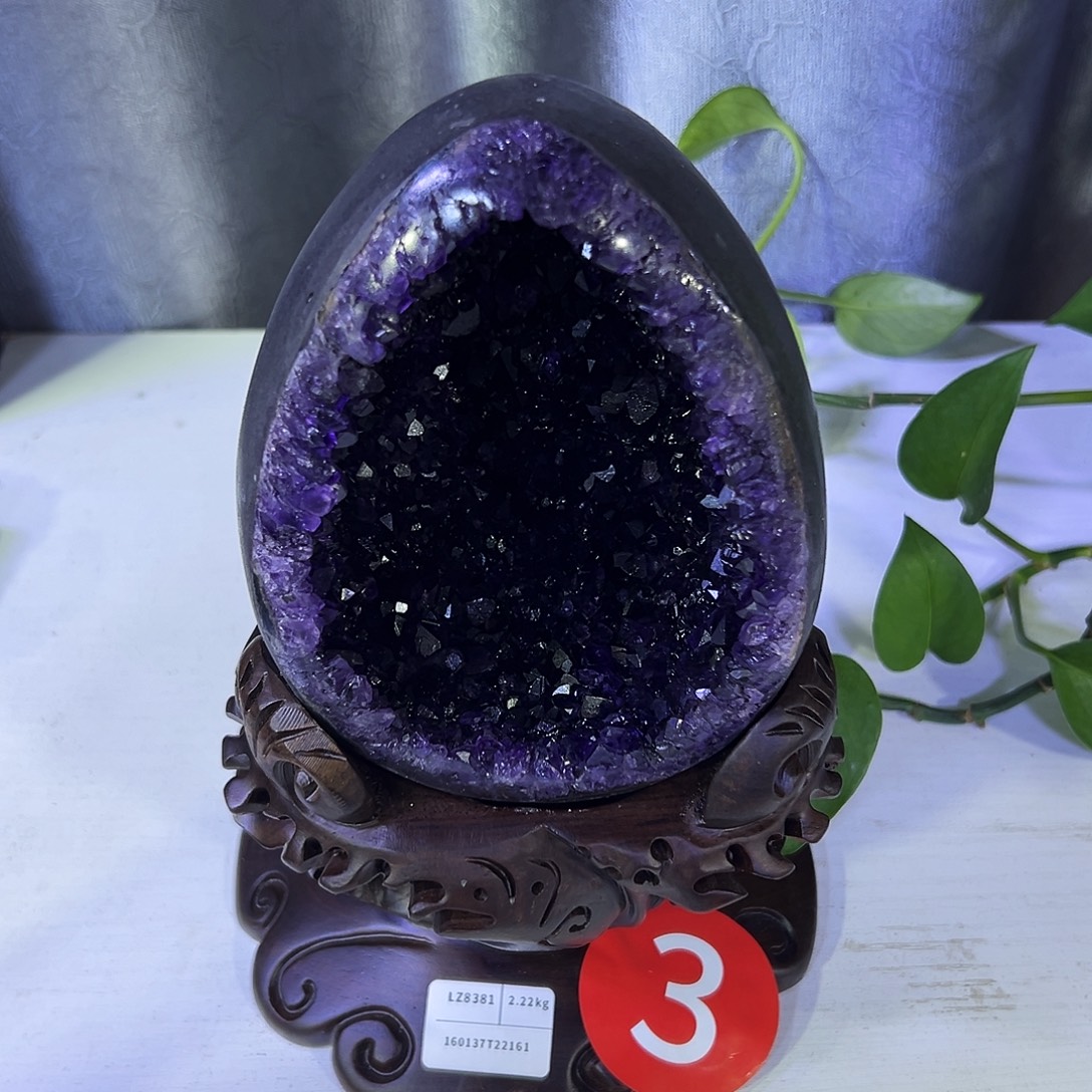 逢***叔未镶嵌紫晶大型摆件（非配饰）