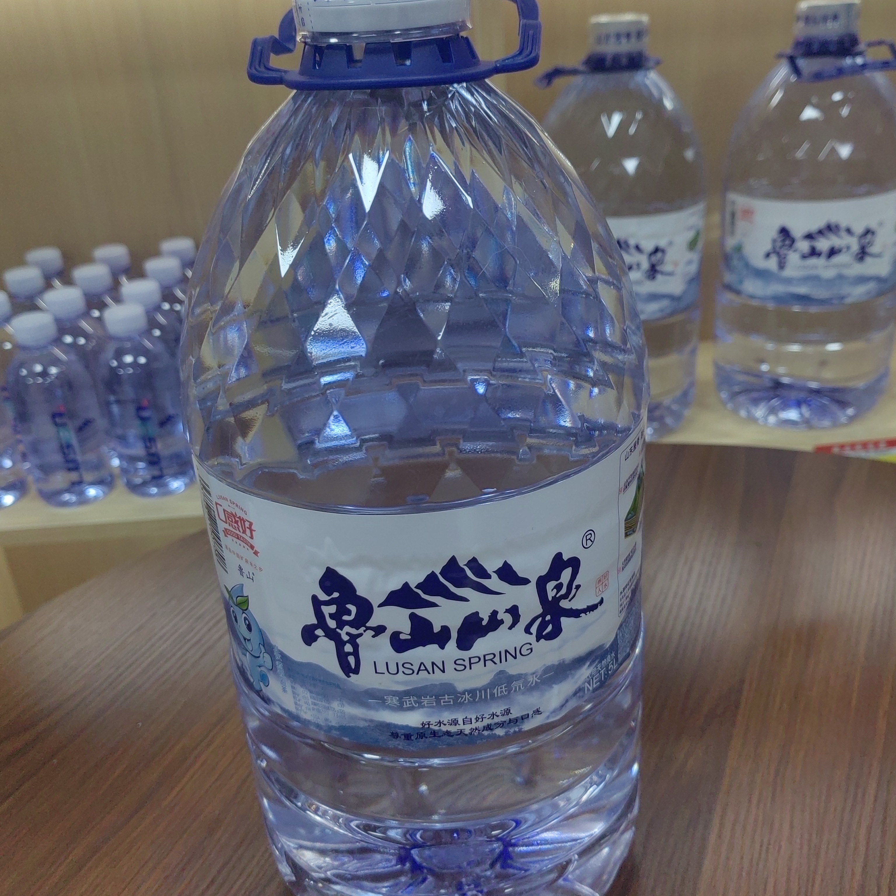 5L弱碱性活性泉水适合饮用泡茶的整塑包饮用水