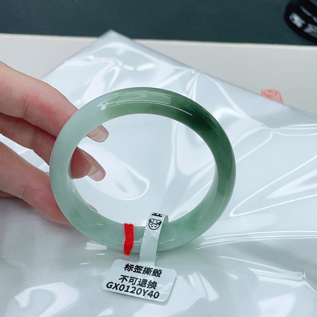 翡翠手镯未镶嵌正52.3
