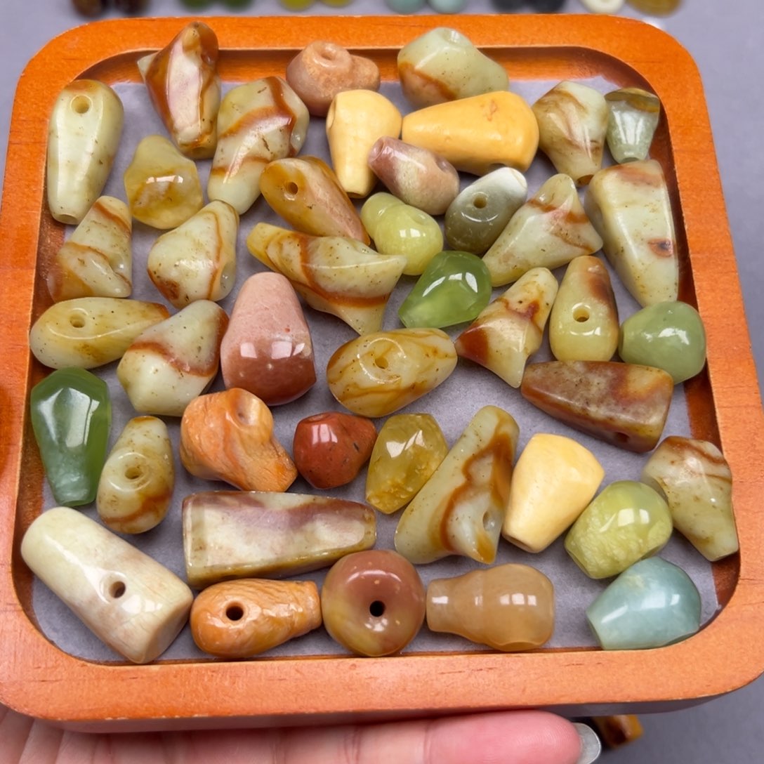 未镶嵌蛇纹石玉颈饰微瑕随机发一个