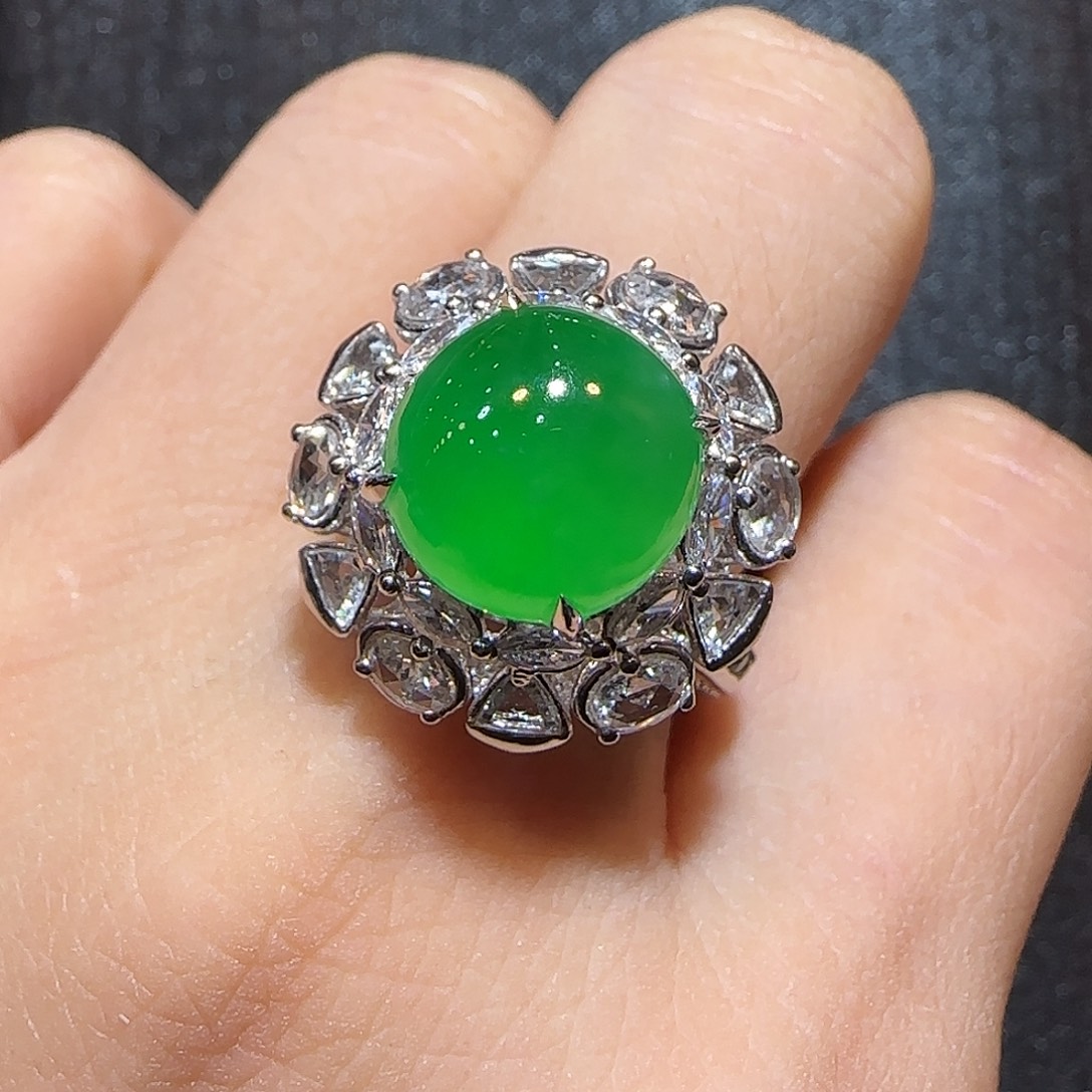 翡翠18K金镶嵌戒指蛋面