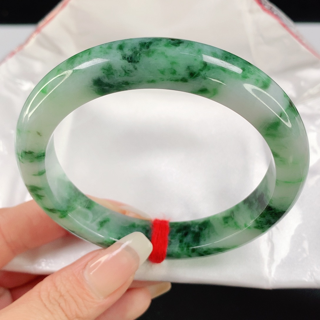 翡翠手镯未镶嵌61圈