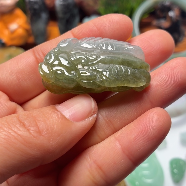 小***干翡翠未镶嵌颈饰翡翠