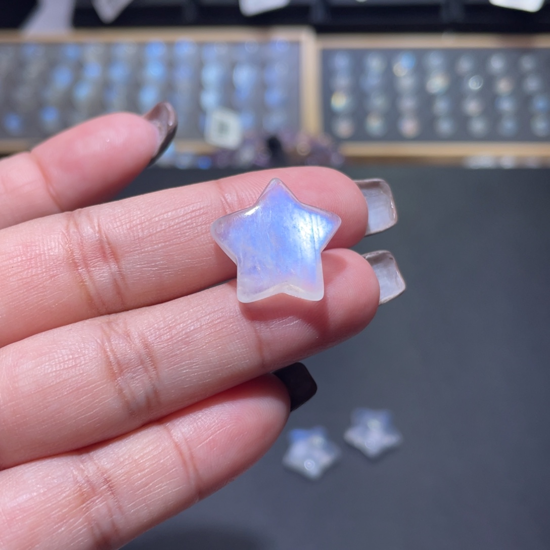 ****儿未镶嵌长石颈饰蓝月光星星