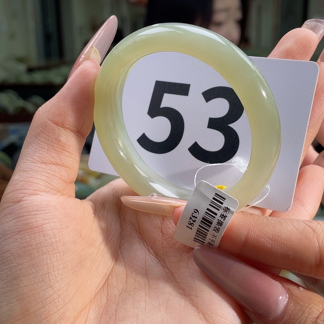 和田玉手镯未镶嵌纹