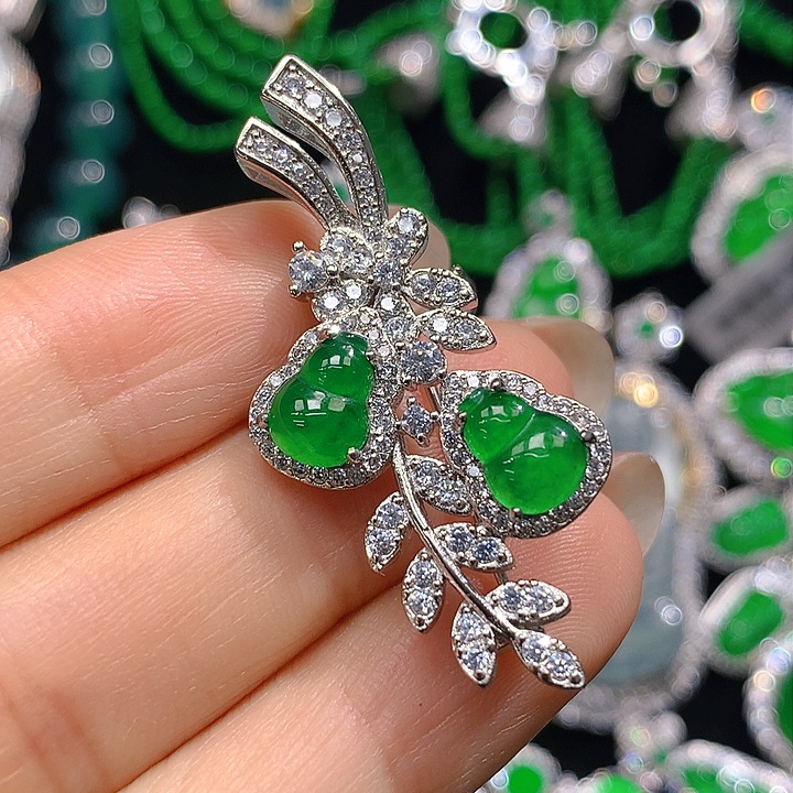 翡翠颈饰未镶嵌翡翠