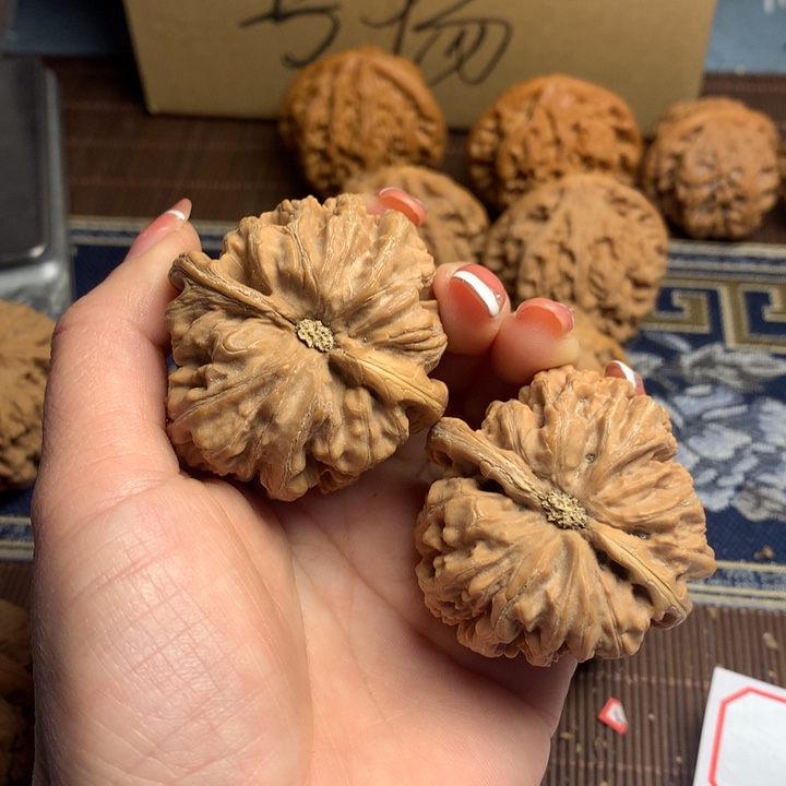 吊坠文玩核桃＞粗筋