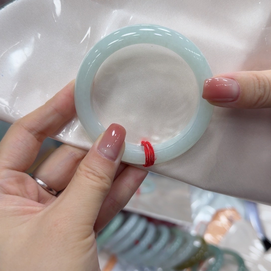 翡翠手镯未镶嵌泥*买断