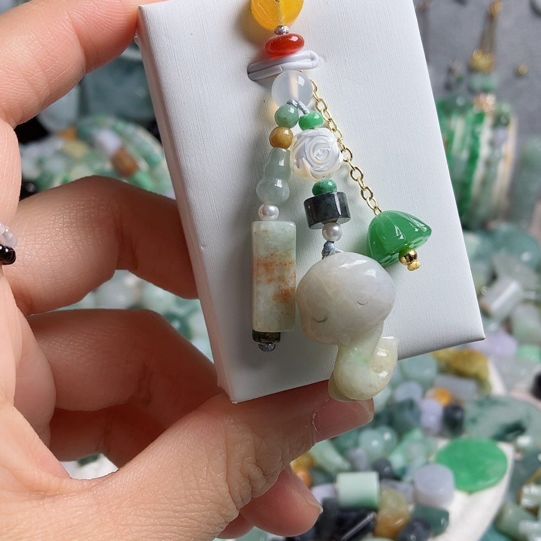 翡翠颈饰未镶嵌手机挂
