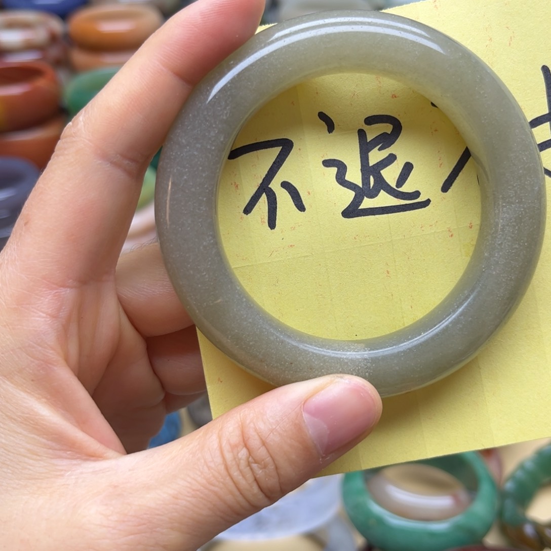 石英质玉手镯未镶嵌