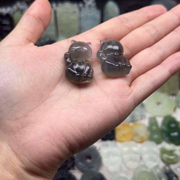 蛇纹石玉颈饰未镶嵌