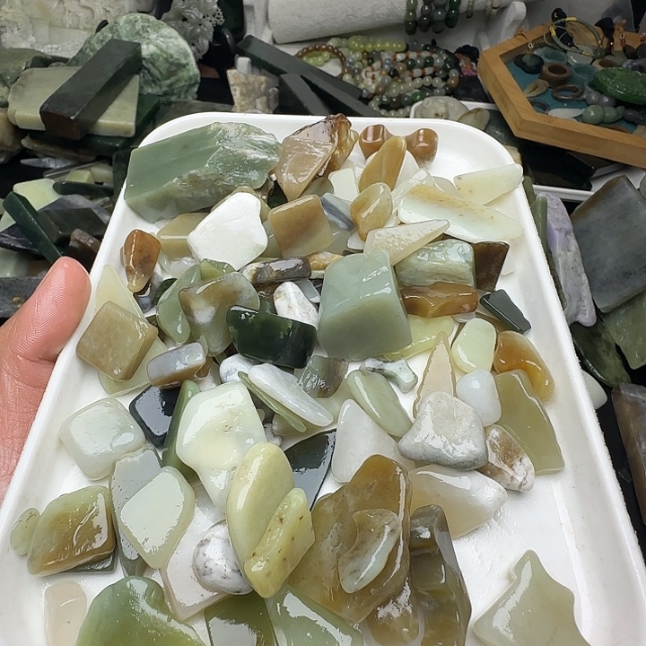 半***饱和田玉（糖玉）未镶嵌珠宝半成品