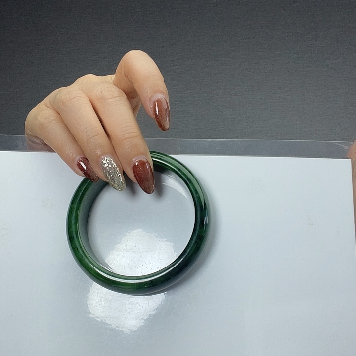 蒋***能和田玉未镶嵌手镯