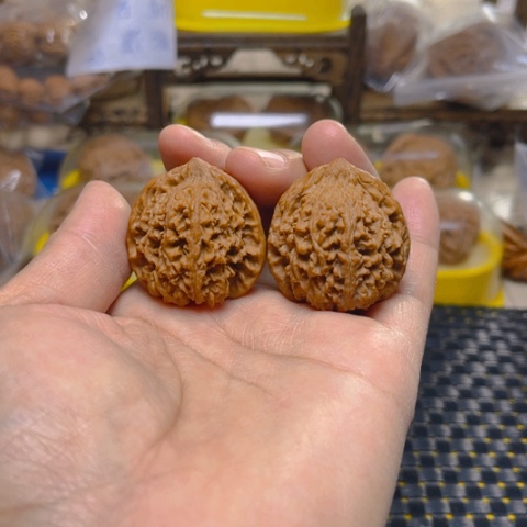 文玩核桃吊坠百花山