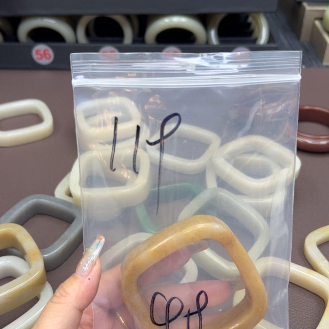 石英质玉手镯未镶嵌l****9