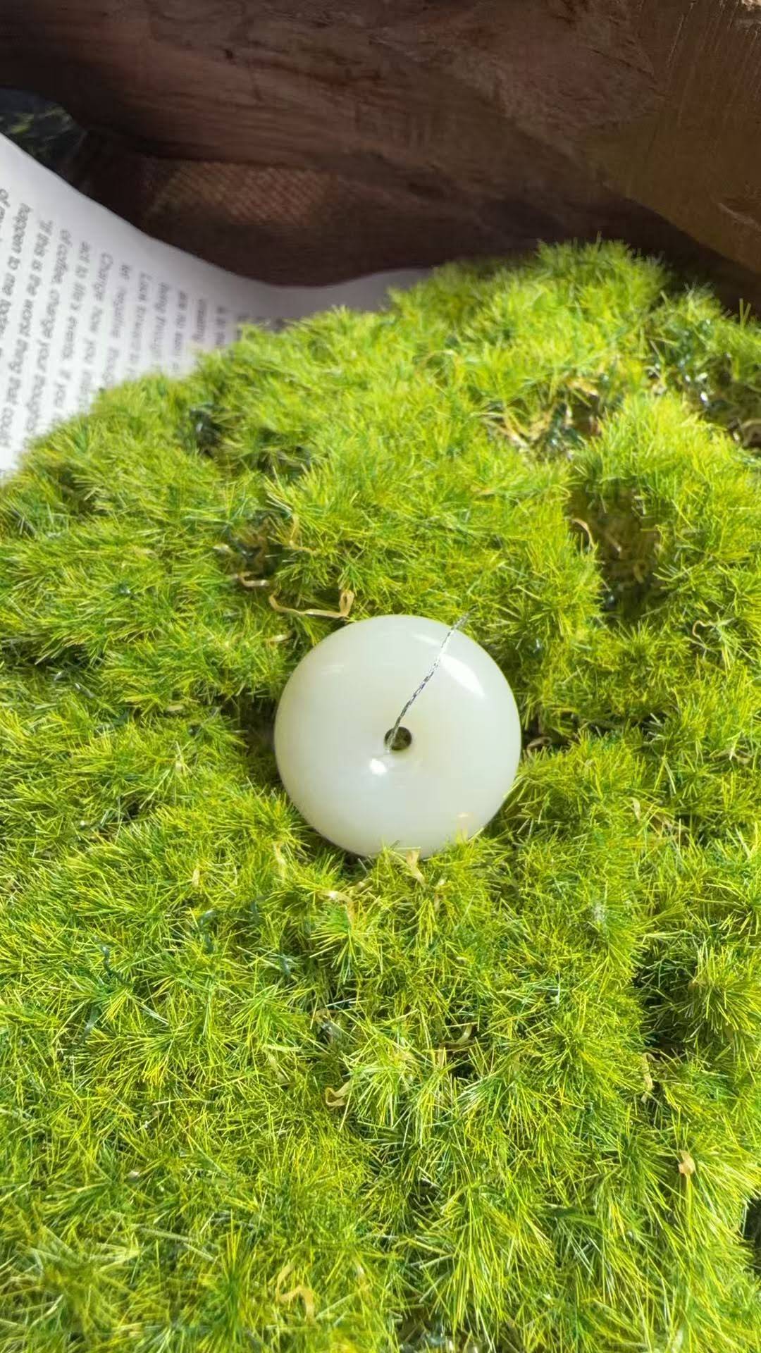 新疆和田玉平安扣挂件