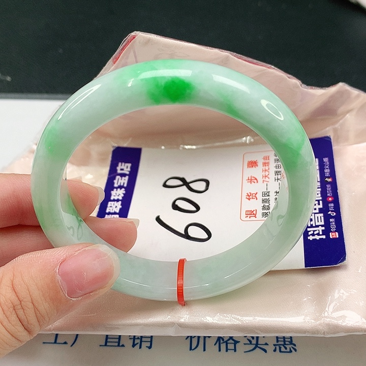 翡翠手镯未镶嵌翡翠