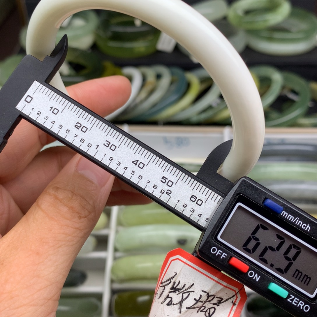 蛇纹石玉未镶嵌手镯580
