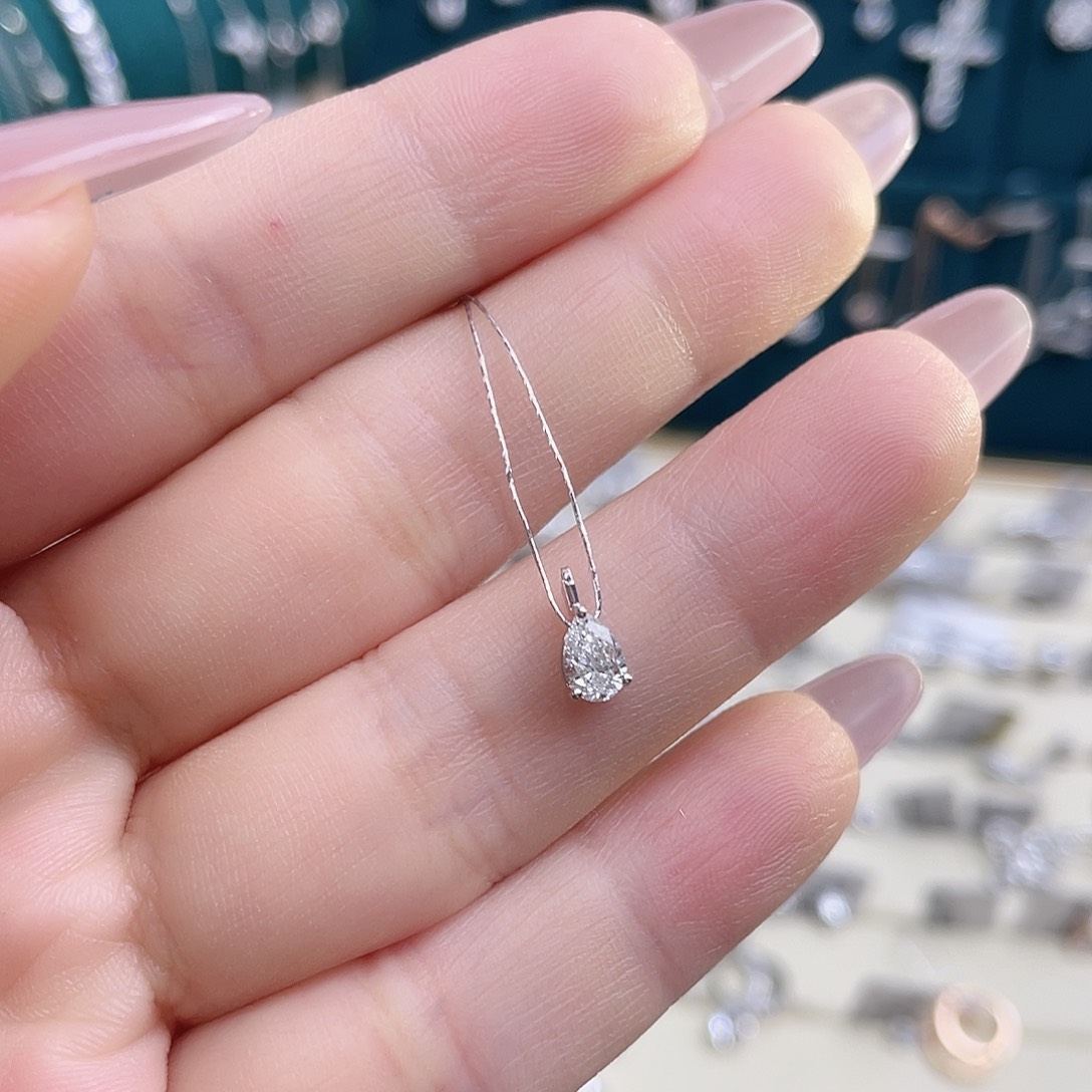 实验室培育钻石18K金镶嵌水滴吊坠50分