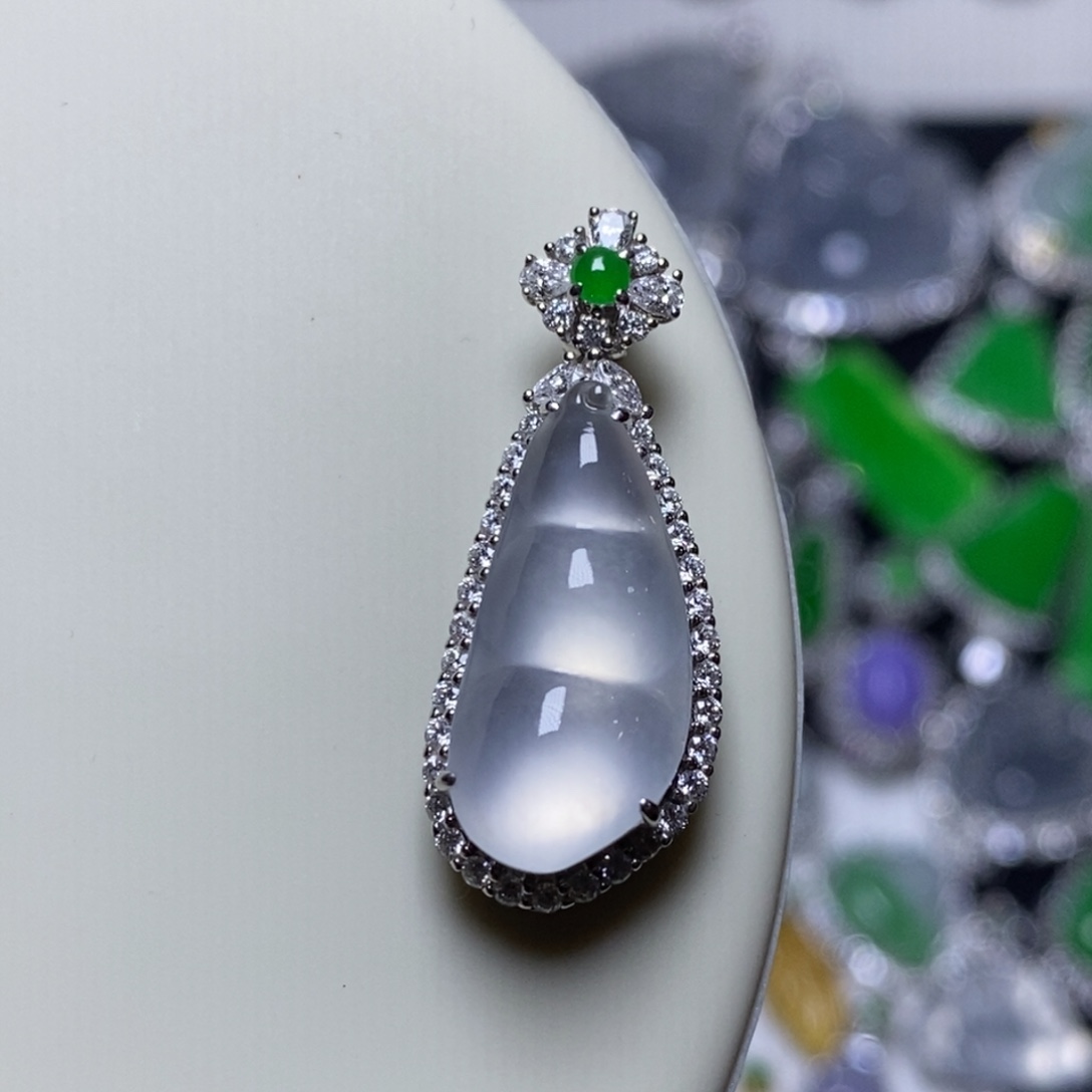 翡翠18K金镶嵌吊坠(不含链)福豆