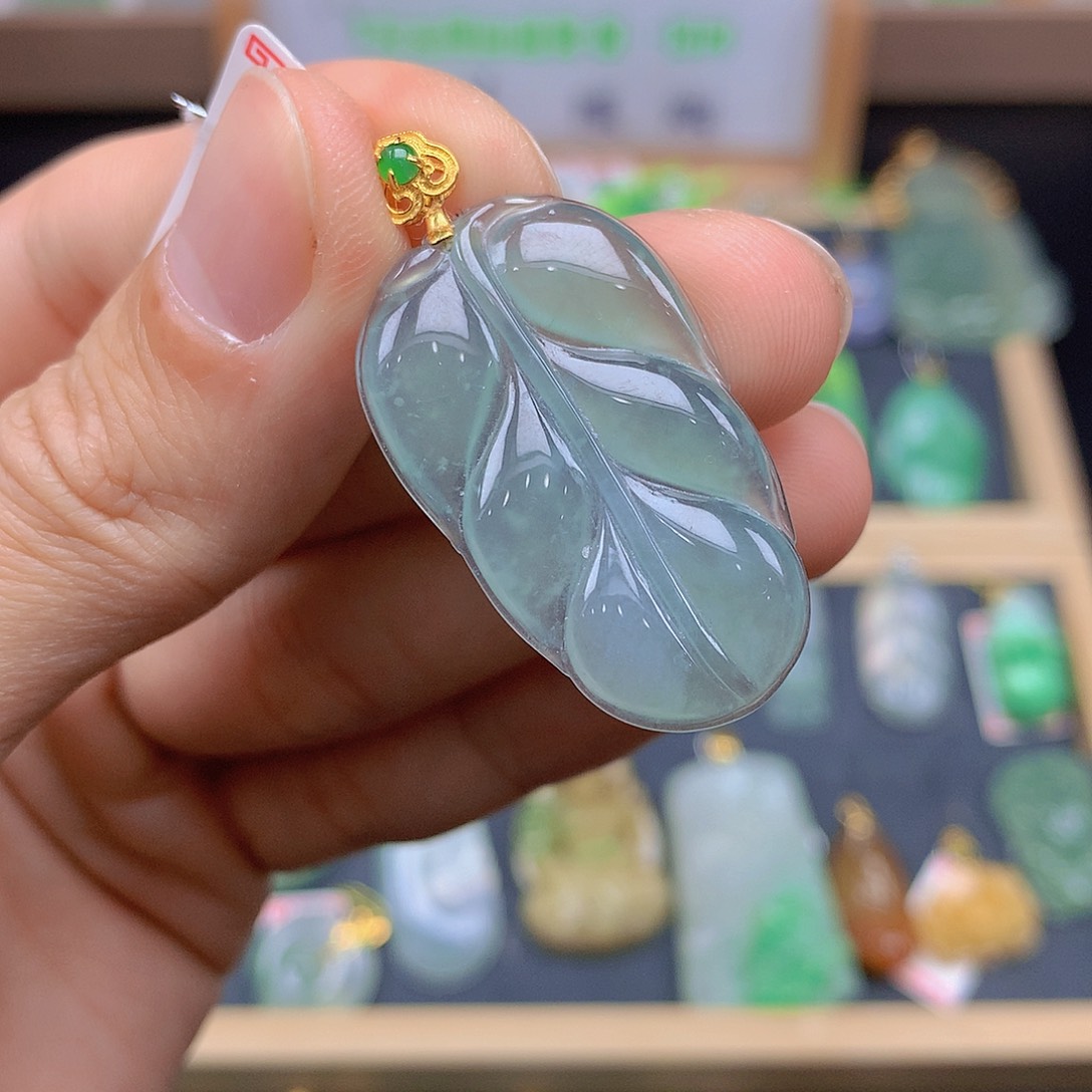 翡翠颈饰18K金镶嵌翡翠