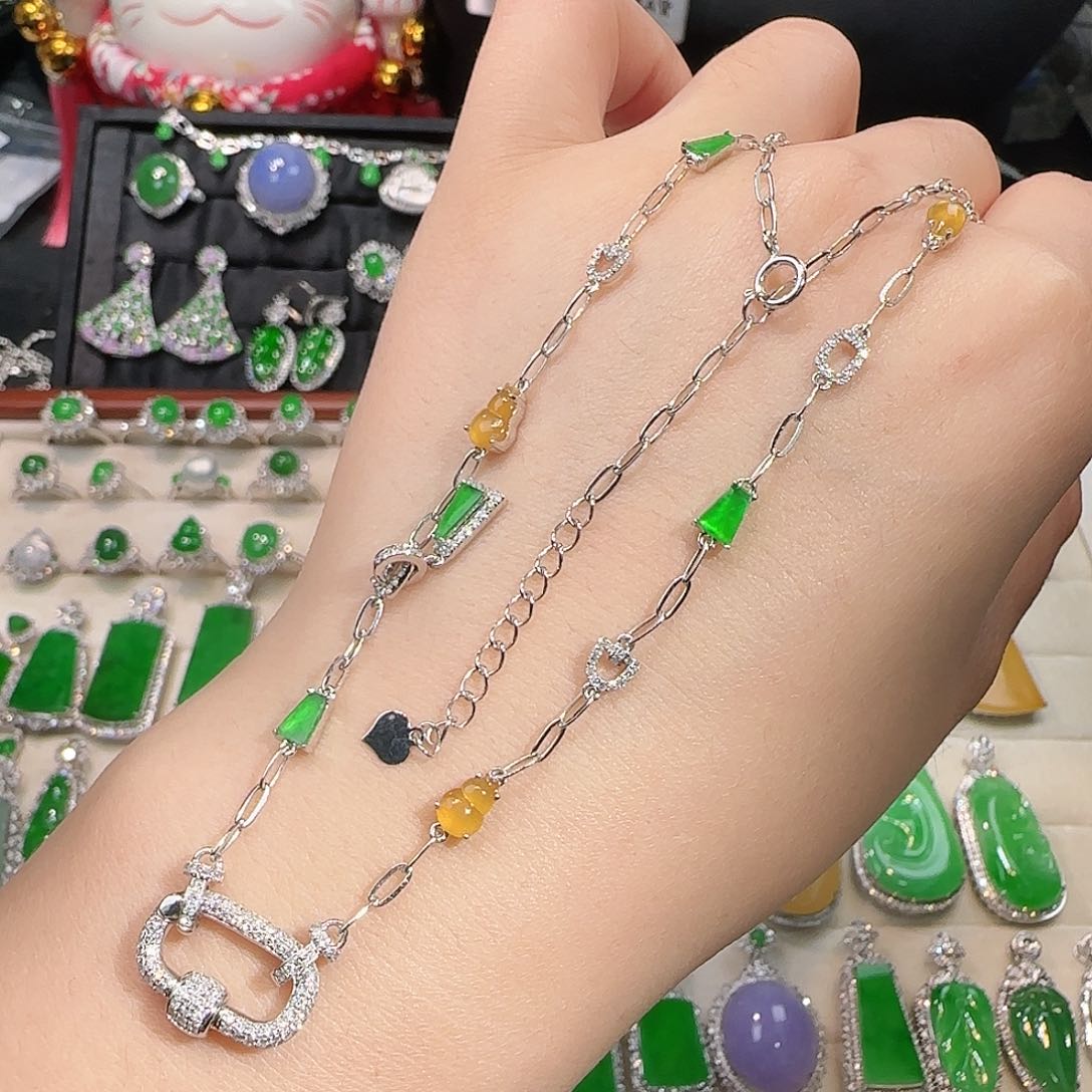 翡翠吊坠(不含链)18K金镶嵌