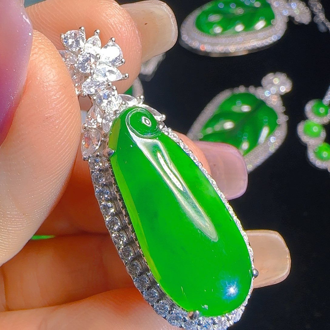 翡翠吊坠(赠链)银S925镶嵌