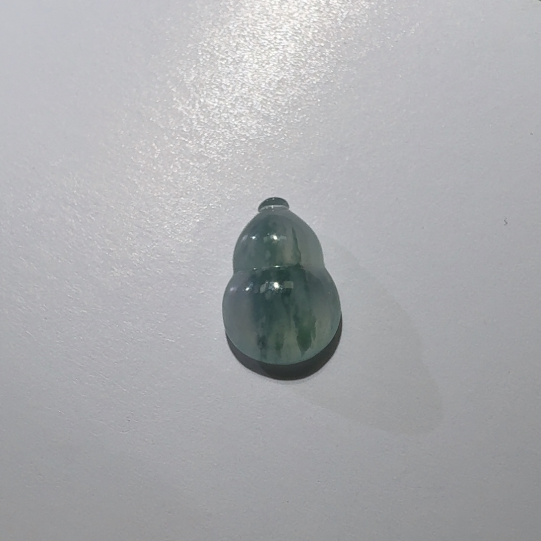 翡翠未镶嵌颈饰葫芦