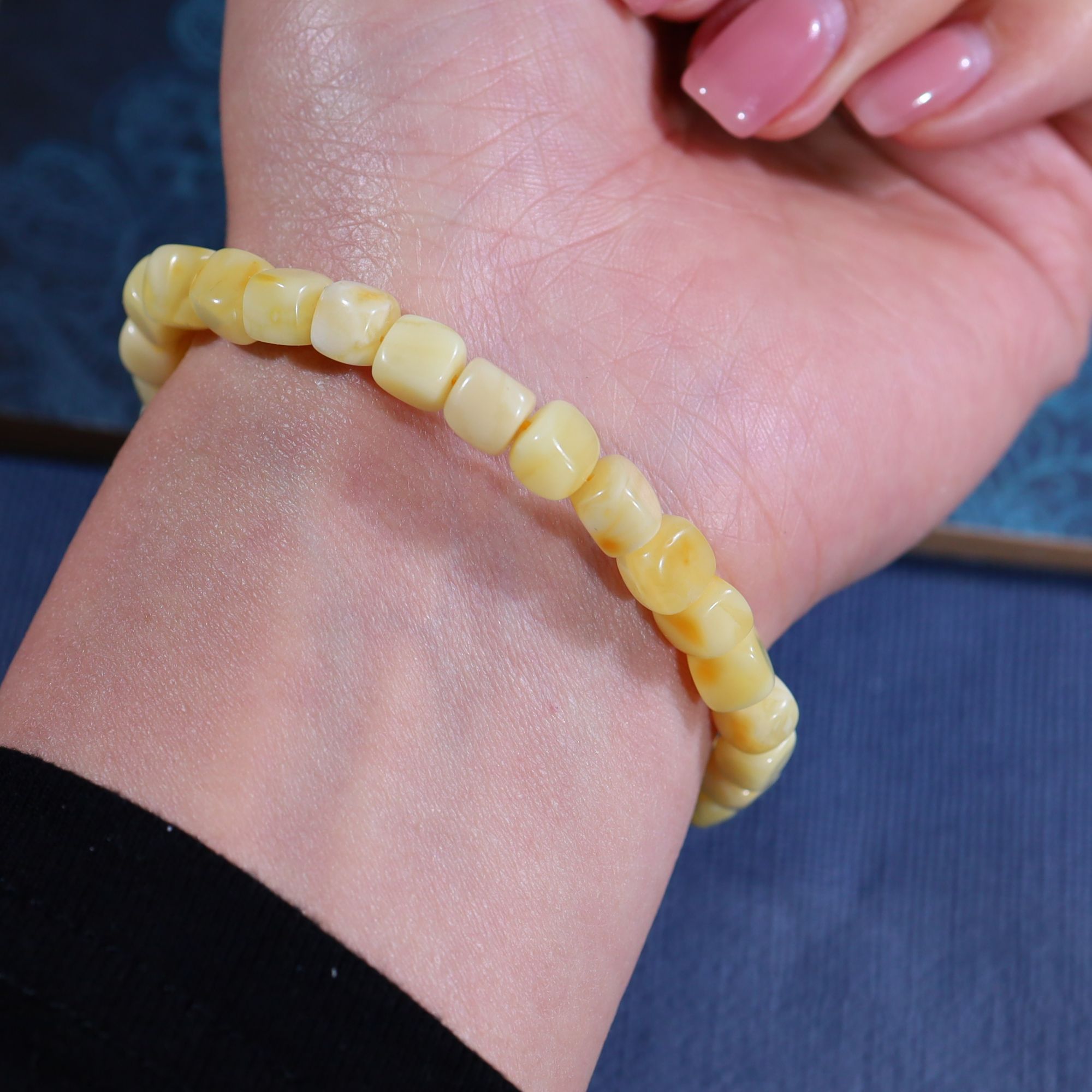 天然俄料浓白花蜡精品小方糖手串（多样性发货，发其一）