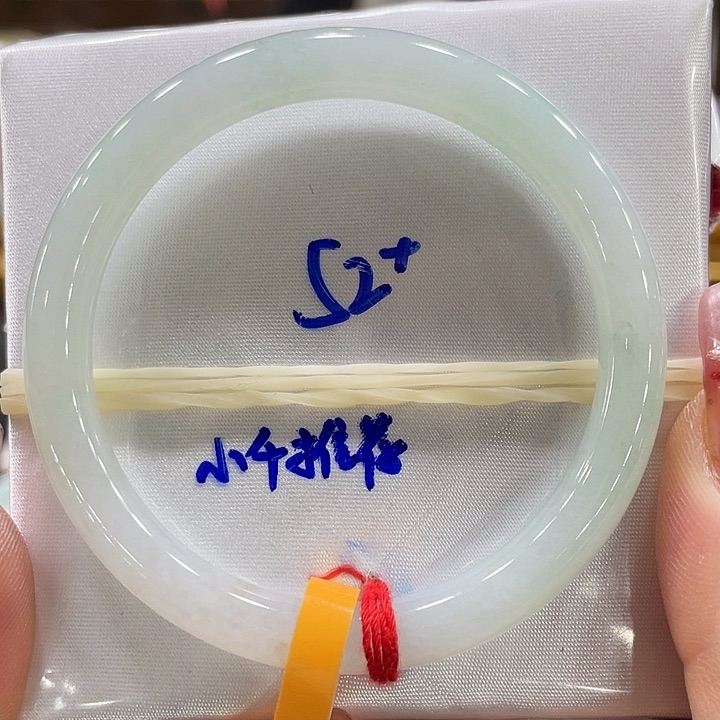 翡翠手镯未镶嵌翡翠手镯