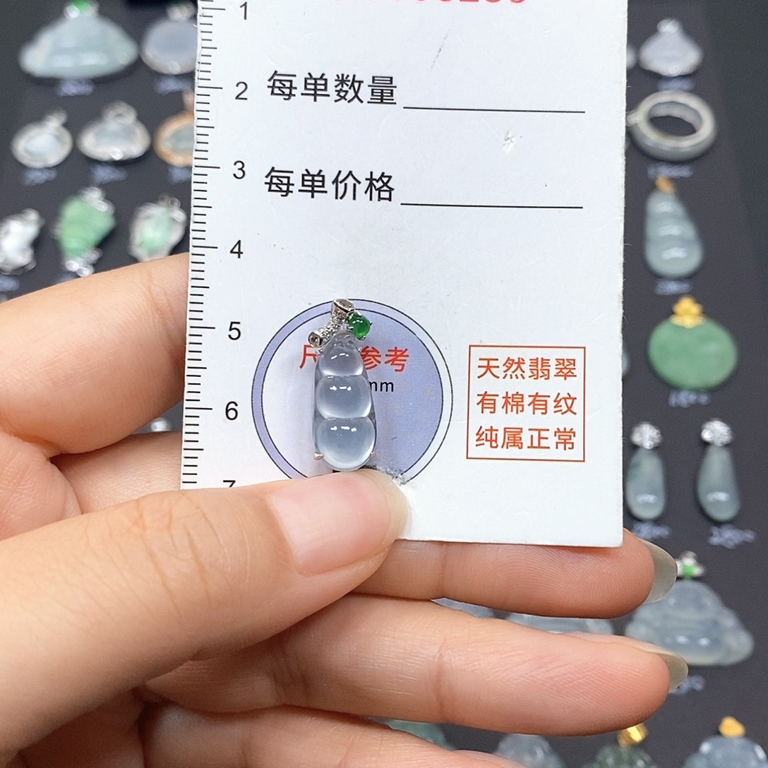 风***猪翡翠18K金镶嵌颈饰