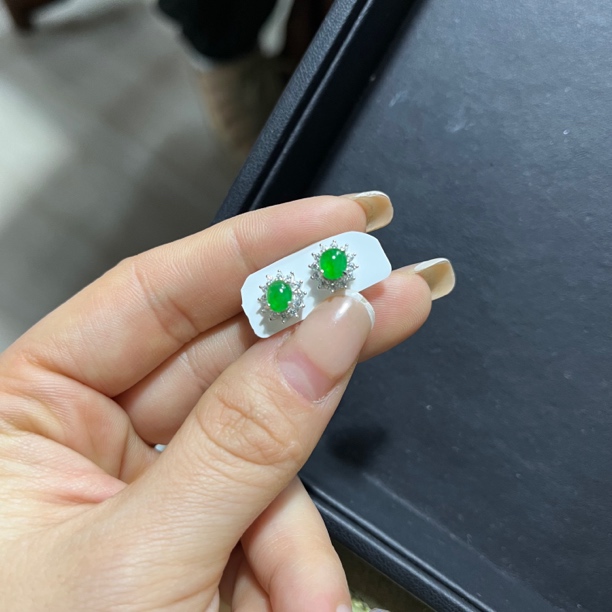 天然缅甸翡翠A货冰种辣阳绿蛋面太阳花