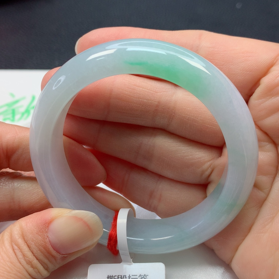 翡翠手镯未镶嵌53圈