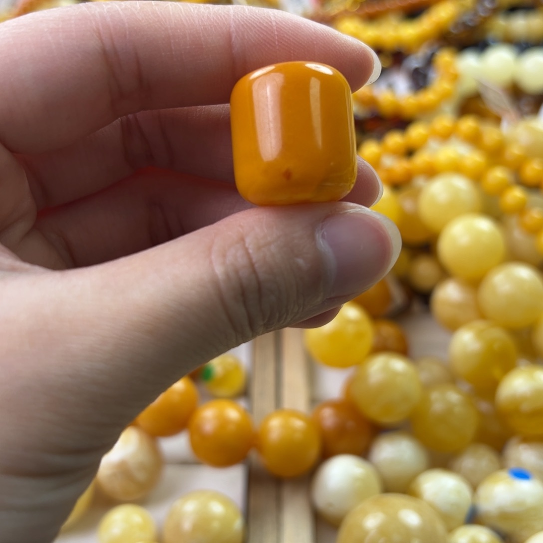 琥珀珠宝奇石未镶嵌