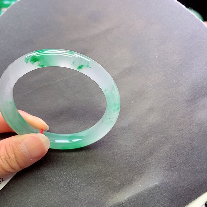 未镶嵌手镯石英质玉