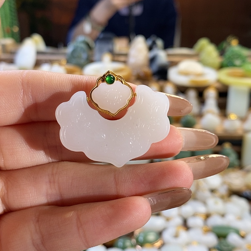 【闪购商品】和田玉吊坠18K金镶嵌