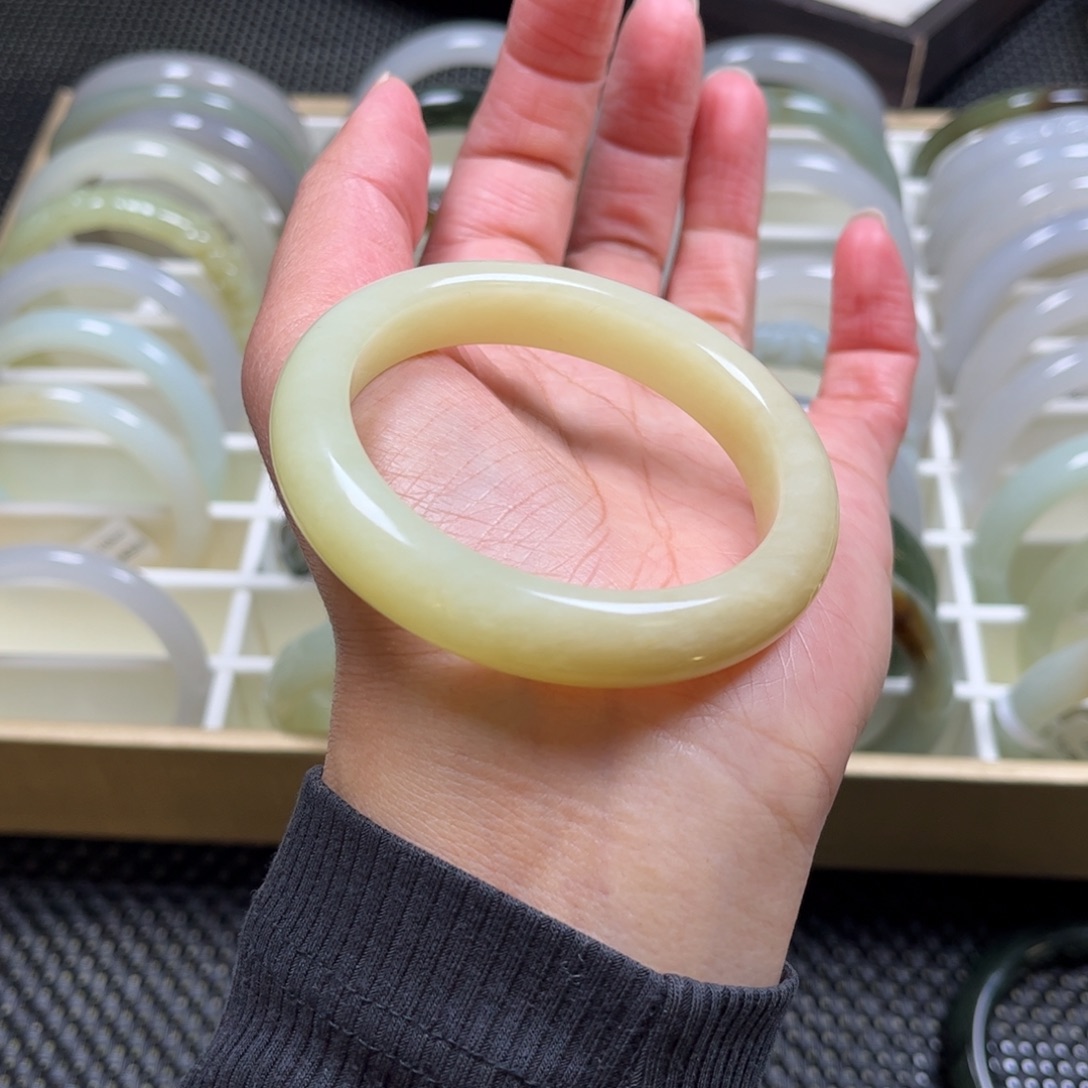 和田玉未镶嵌手镯53