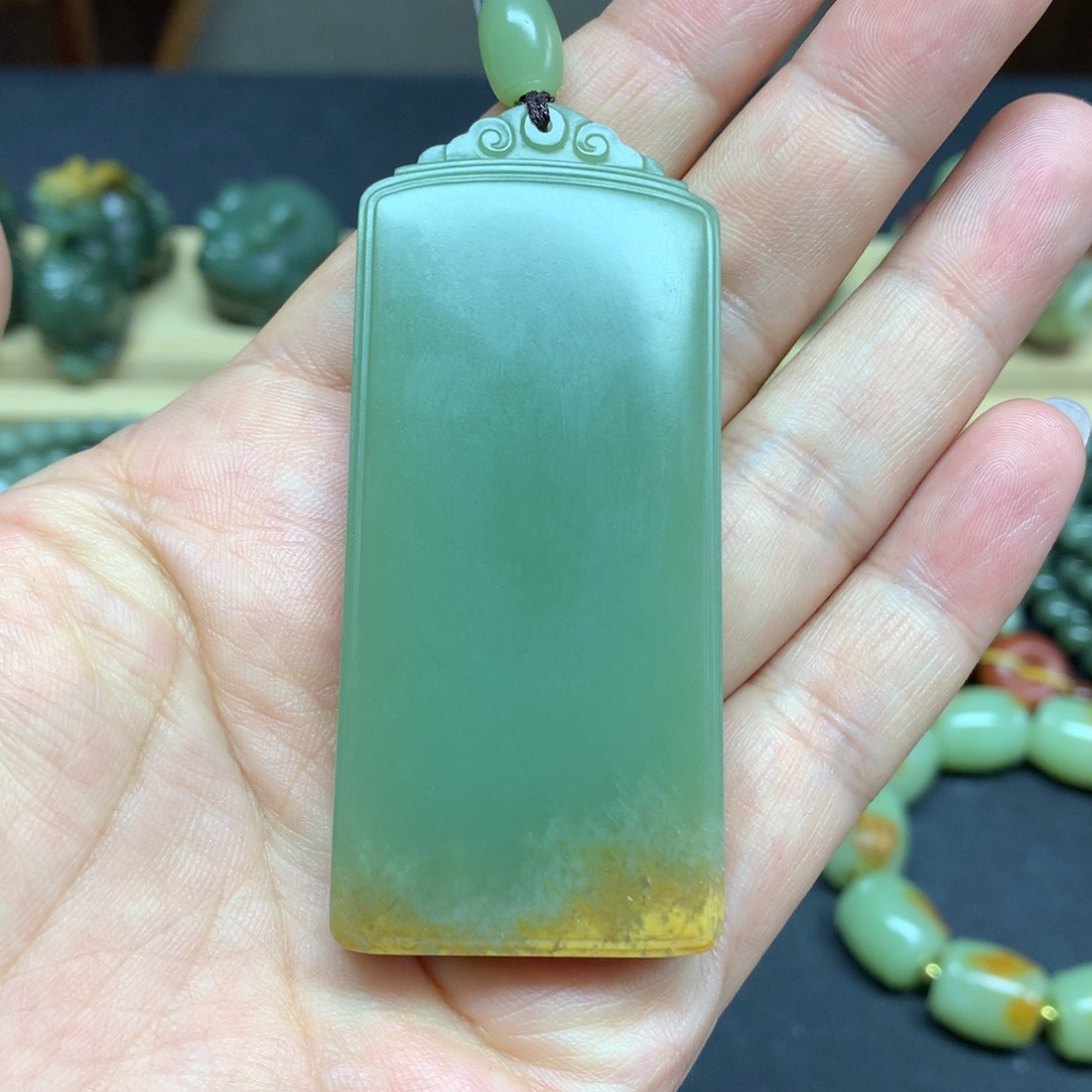 岫岩河磨玉（透闪石质玉）颈饰未镶嵌