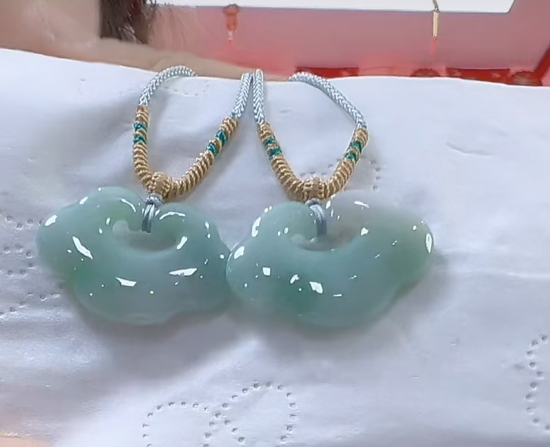 天然翡翠A货如意锁（多样性发货发一件）高 22-23宽27-28厚5-7