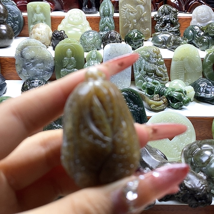 和田玉颈饰未镶嵌