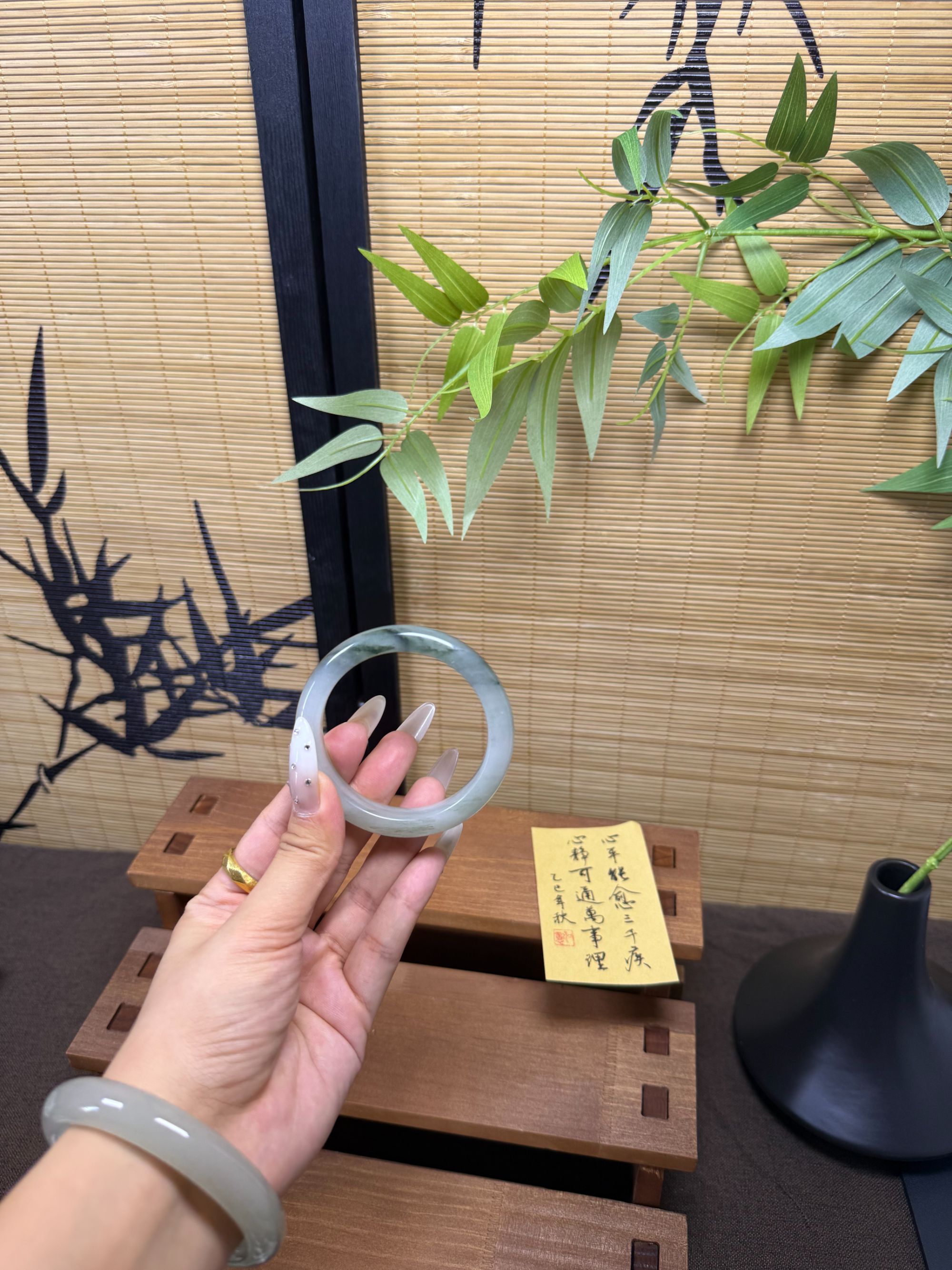 天山翠飘花纯天然玉镯冰透