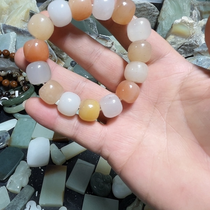 和田玉（糖玉）未镶嵌把件