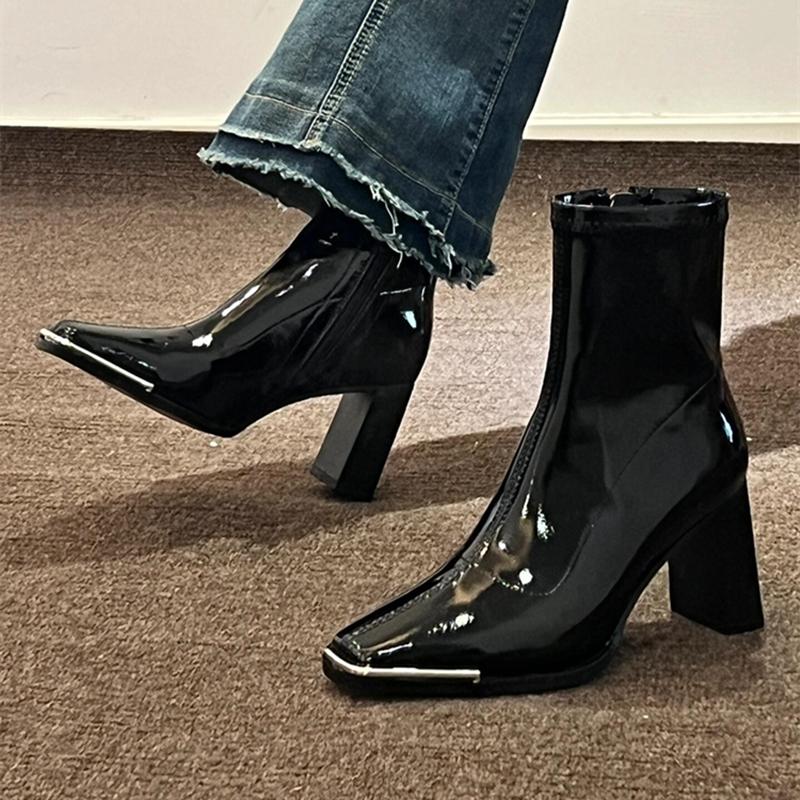 肯豆网红同款漆皮方头短靴女2024新款秋冬加绒高跟靴子粗跟瘦瘦靴