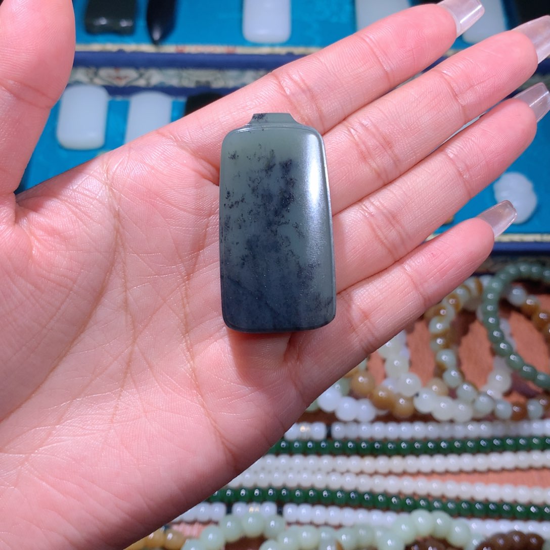 和田玉颈饰未镶嵌心***符