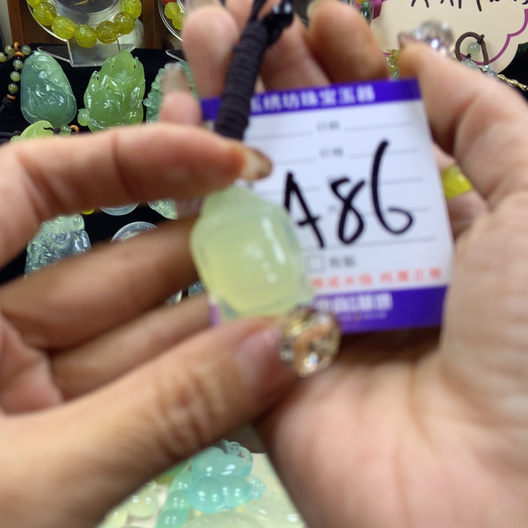 【闪购商品】蛇纹石玉颈饰未镶嵌