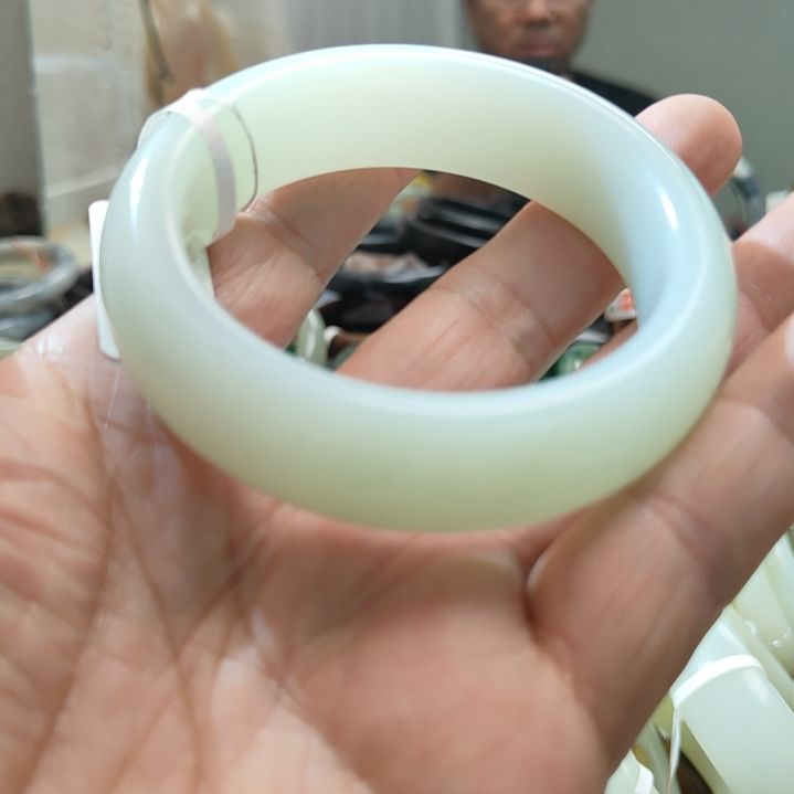 薄****和田玉未镶嵌手镯