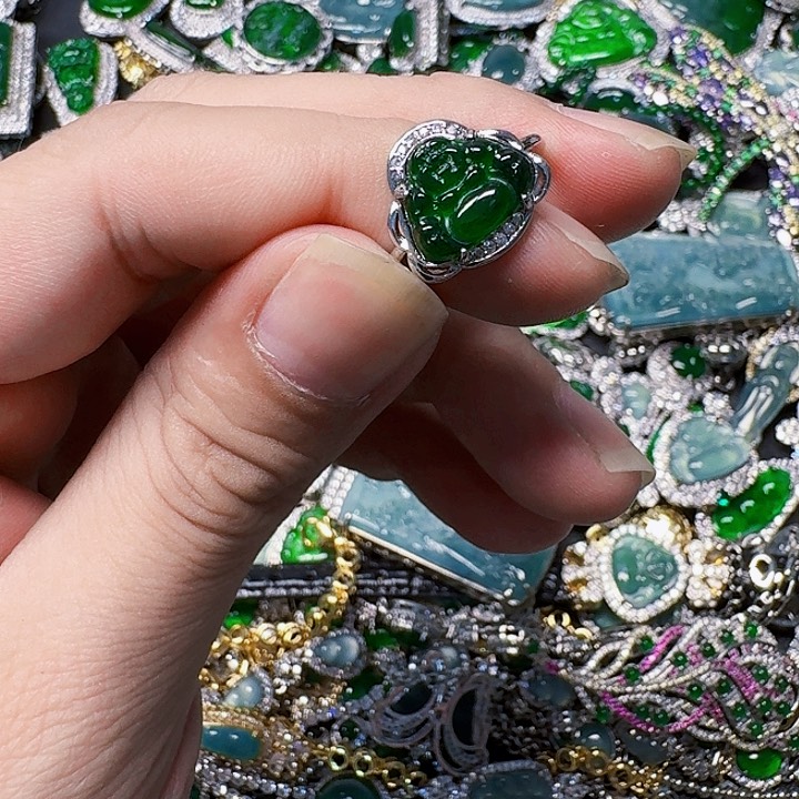 翡翠颈饰未镶嵌天然A货翡翠放漏